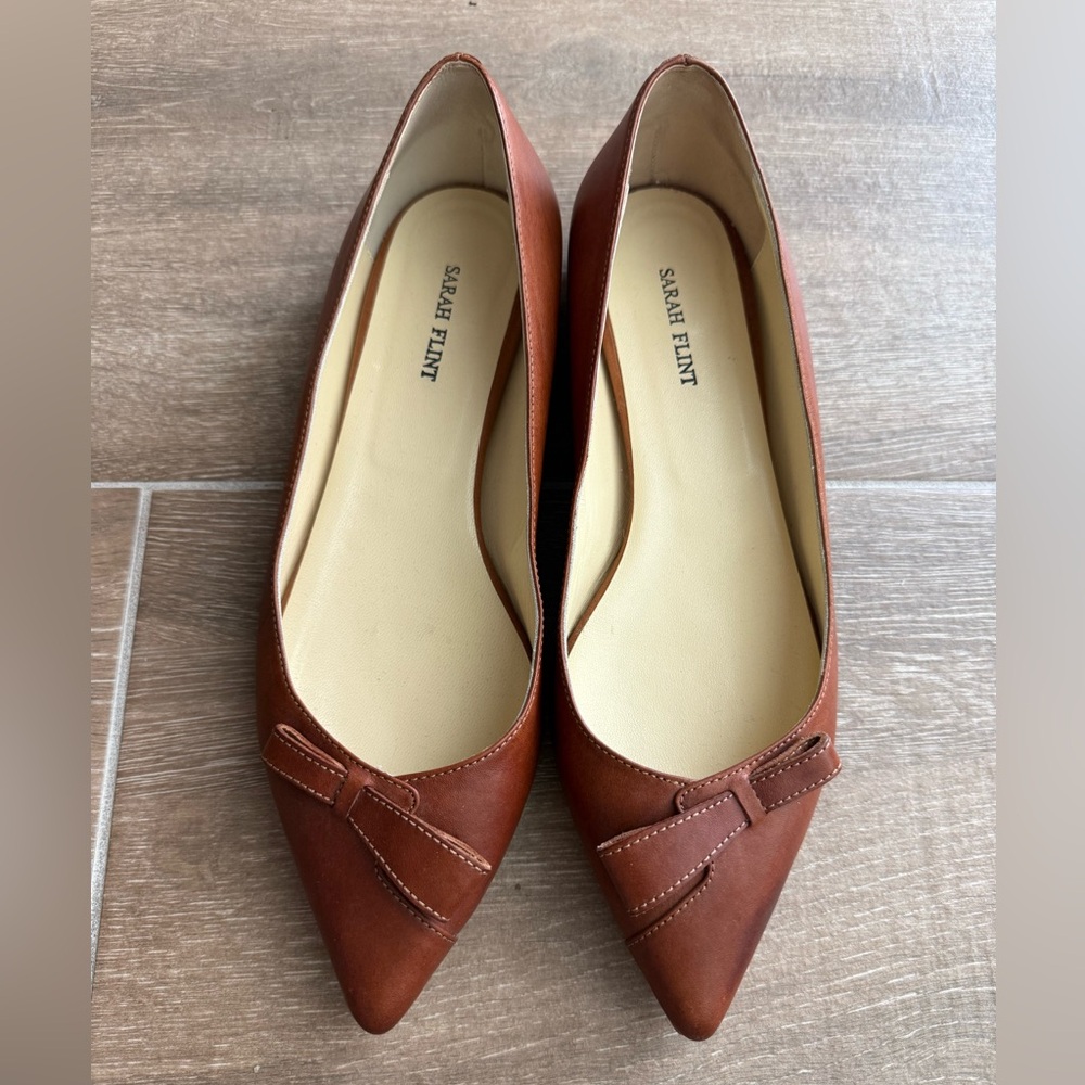 Sarah Flint Pointed Toe Leather Flats in Brown